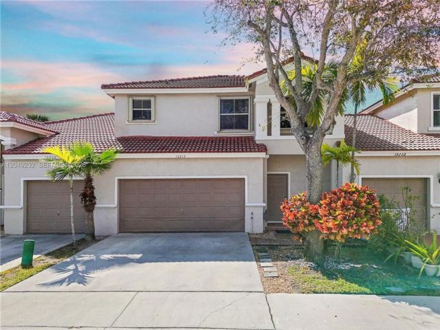  3 BR,  2.50 BTH &nbsp;Townhouse style home in Pembroke Pines