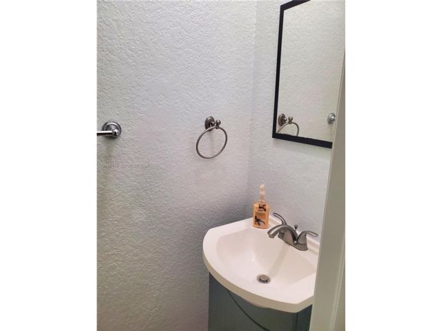 [PHOTO]