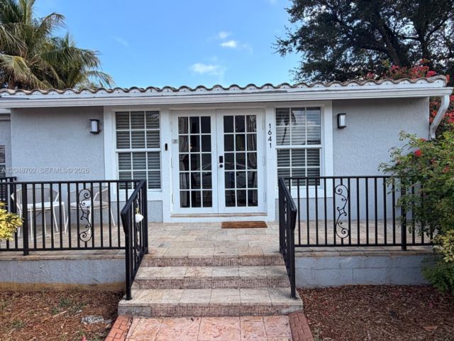 [Hollywood Real Estate, listing number 3344839]