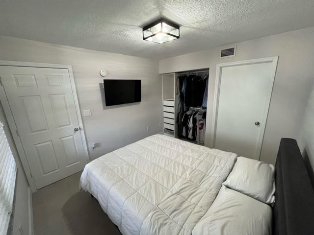 [PHOTO]