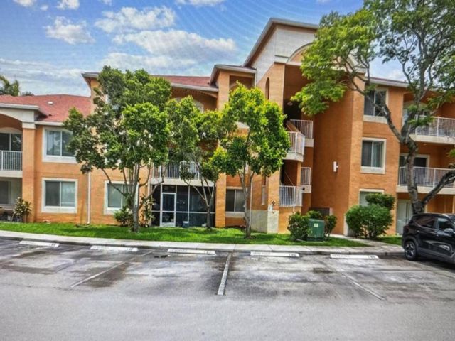  2 BR,  2.00 BTH &nbsp; style home in Davie