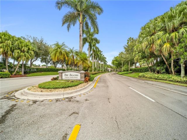  4 BR,  3.00 BTH &nbsp; style home in Davie