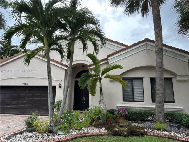  4 BR,  2.00 BTH &nbsp; style home in Hollywood