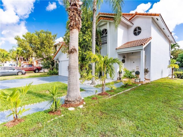  4 BR,  3.00 BTH &nbsp; style home in Miami