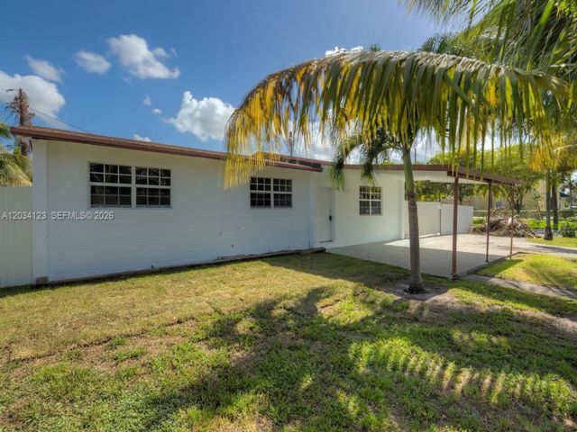  4 BR,  2.00 BTH &nbsp; style home in Miami