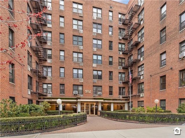  1 BR,  1.00 BTH &nbsp;Co-op style home in Sheepshead Bay