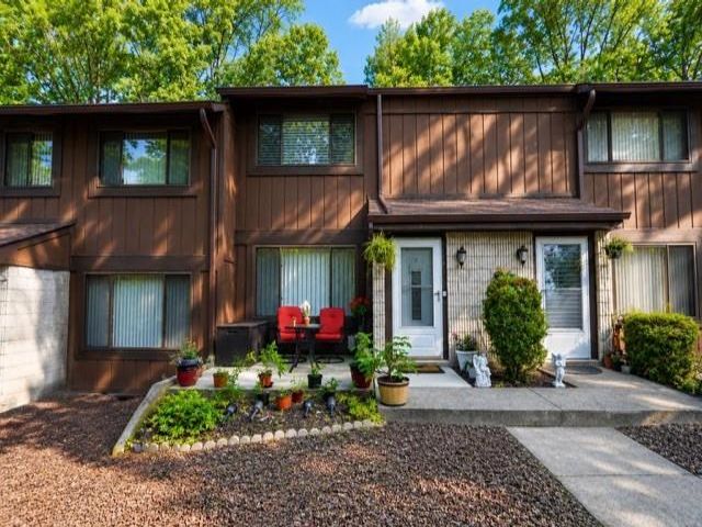  2 BR,  2.00 BTH &nbsp;Condominium style home in New Springville