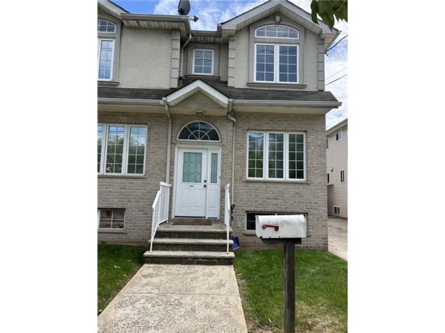  3 BR,  4.00 BTH &nbsp;Single family style home in New Springville
