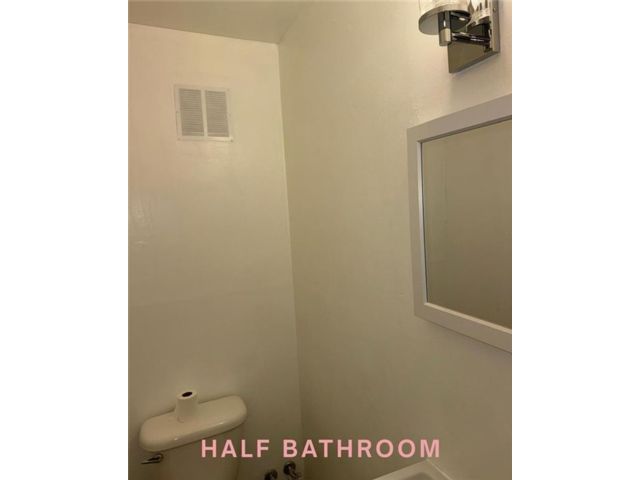 3 BR,  1.00 BTH &nbsp;Multi-family style home in Georgetown