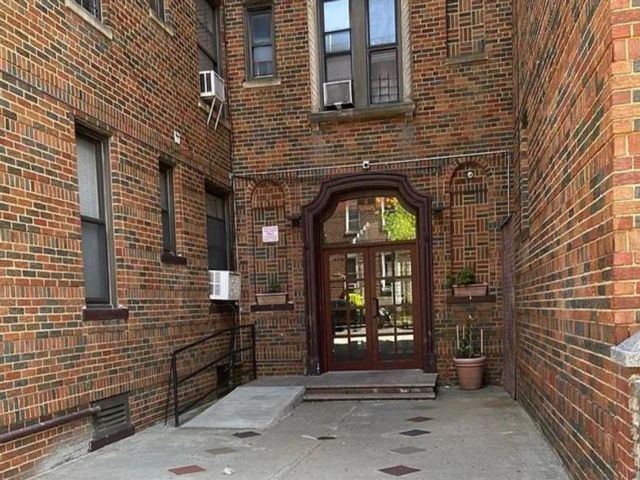  2 BR,  1.00 BTH &nbsp;Co-op style home in Bensonhurst