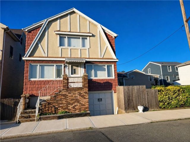  4 BR,  3.00 BTH &nbsp;Single family style home in Gerritsen Beach