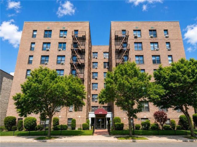  1 BR,  1.00 BTH &nbsp;Co-op style home in Bay Ridge