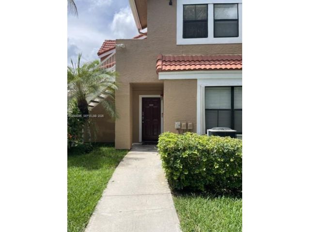  2 BR,  2.00 BTH &nbsp;Condo style home in Miami