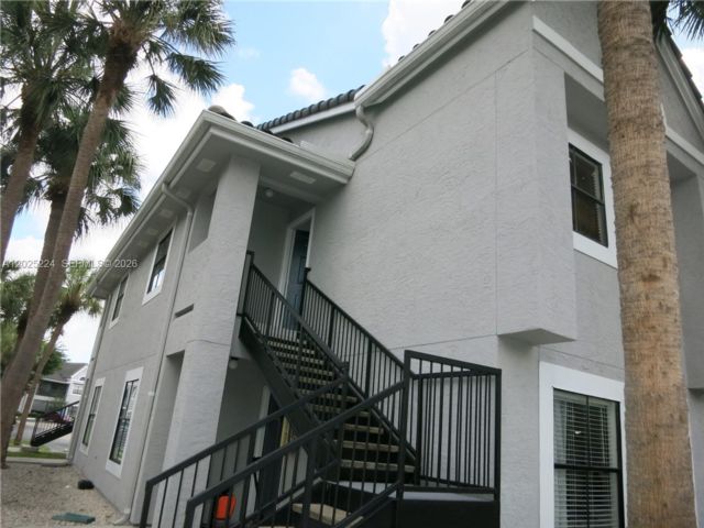  2 BR,  2.00 BTH &nbsp;Condo style home in Miami