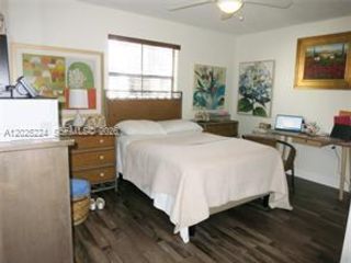 [PHOTO]