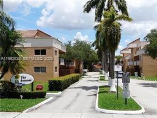  2 BR,  2.00 BTH &nbsp;Condo style home in Miami