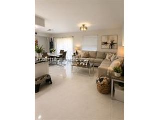  2 BR,  2.00 BTH &nbsp;Condo style home in Miami