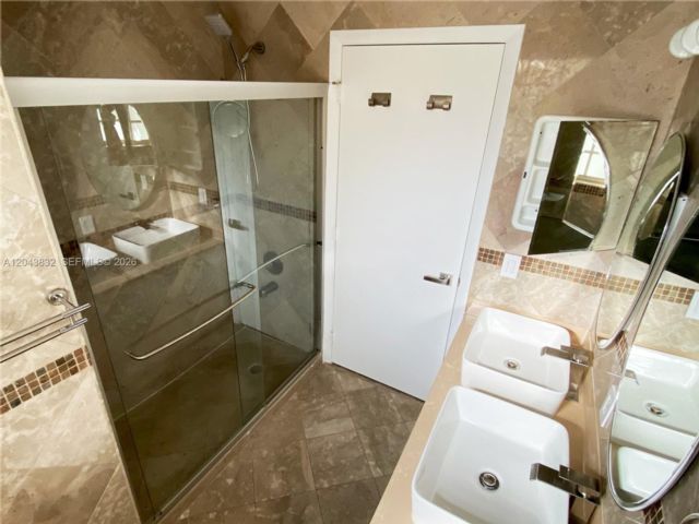 4 BR,  3.00 BTH &nbsp; style home in Hollywood