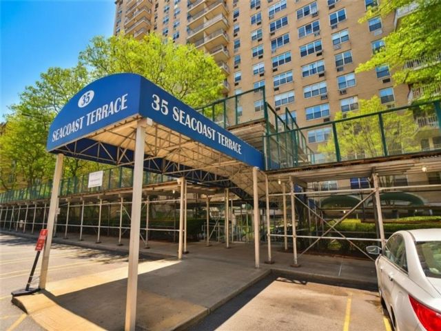  2 BR,  2.00 BTH &nbsp;Co-op style home in Brighton Beach