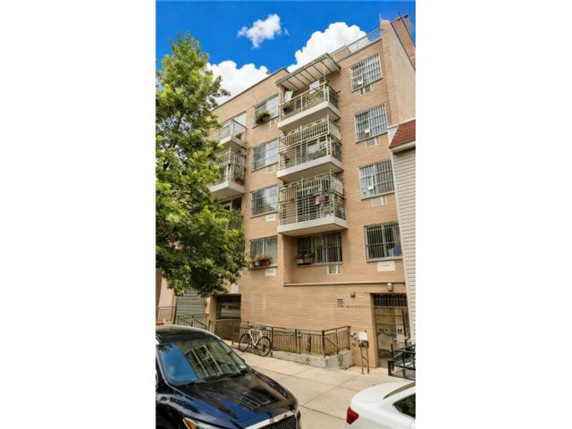 2 BR,  1.00 BTH &nbsp;Condominium style home in Sunset Park