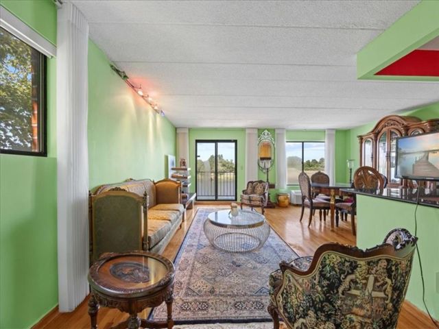  2 BR,  2.00 BTH &nbsp;Condominium style home in Canarsie