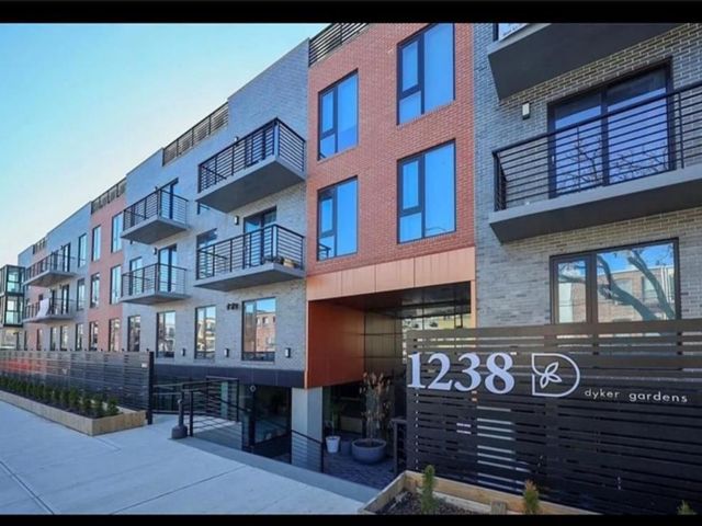  2 BR,  2.00 BTH &nbsp;Condominium style home in Dyker Heights