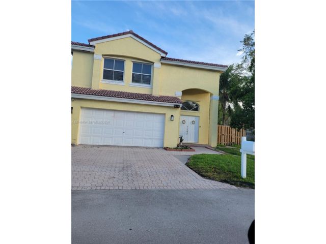  4 BR,  2.50 BTH &nbsp; style home in Margate