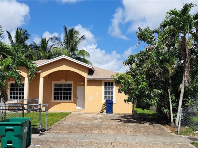  3 BR,  2.00 BTH &nbsp; style home in Miami