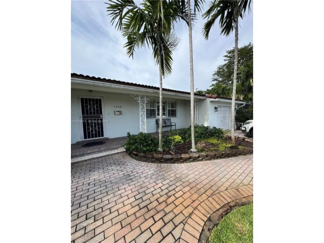  3 BR,  2.50 BTH &nbsp; style home in Biscayne Park