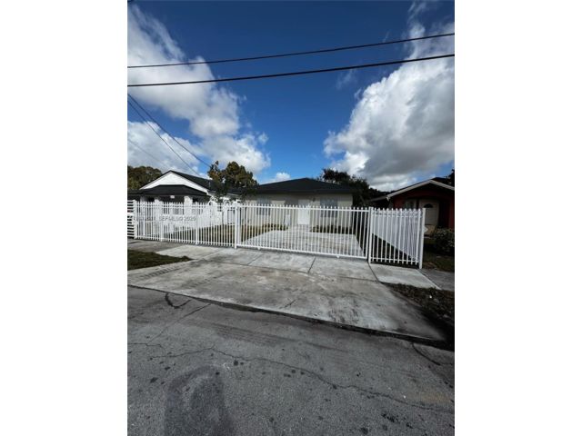  3 BR,  2.00 BTH &nbsp; style home in Miami