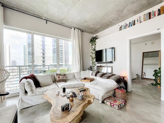  2 BR,  2.00 BTH &nbsp; style home in Miami