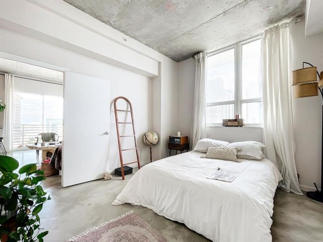 [PHOTO]
