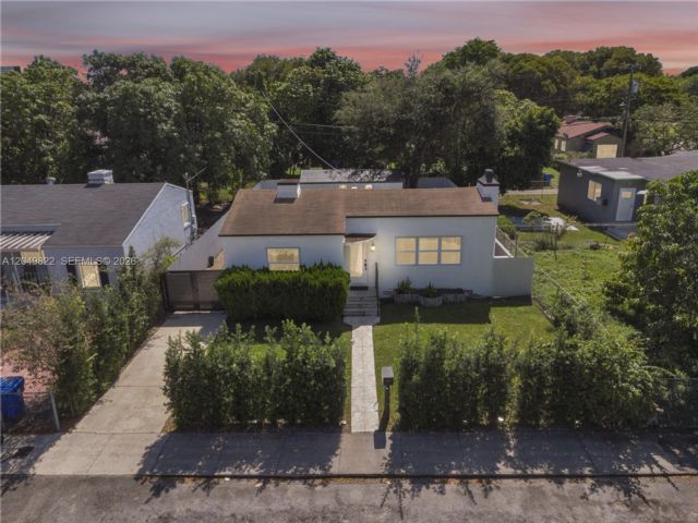  3 BR,  2.00 BTH &nbsp; style home in Miami