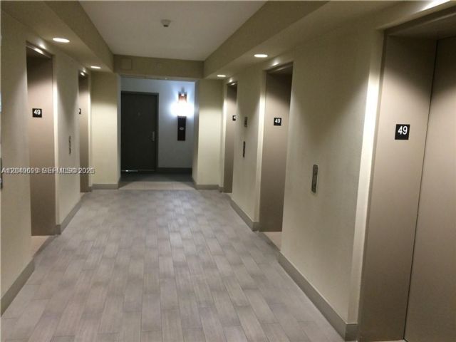[PHOTO]