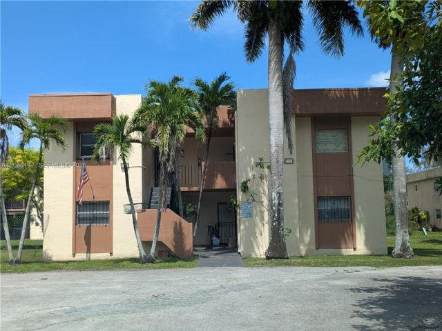  2 BR,  2.00 BTH &nbsp; style home in Biscayne Park