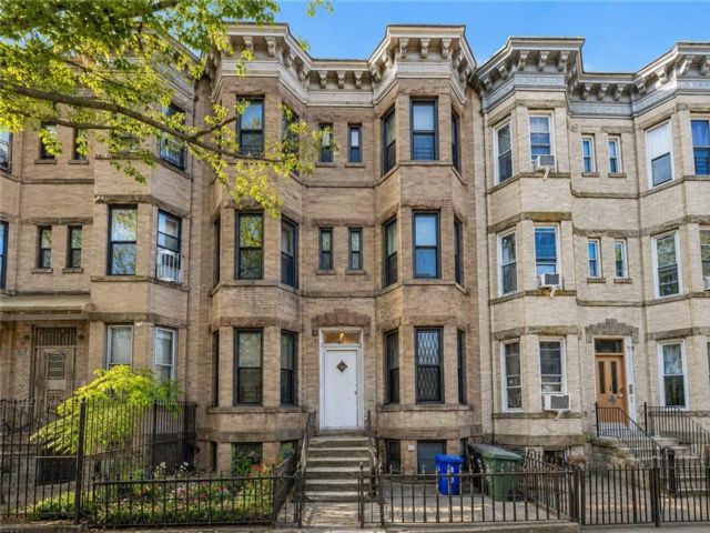 Studio,  0.00 BTH &nbsp;Multi-family style home in Sunset Park