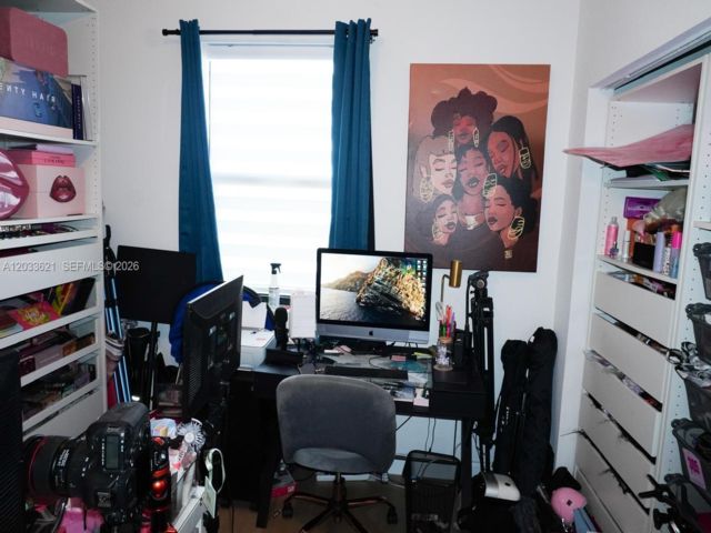 [PHOTO]