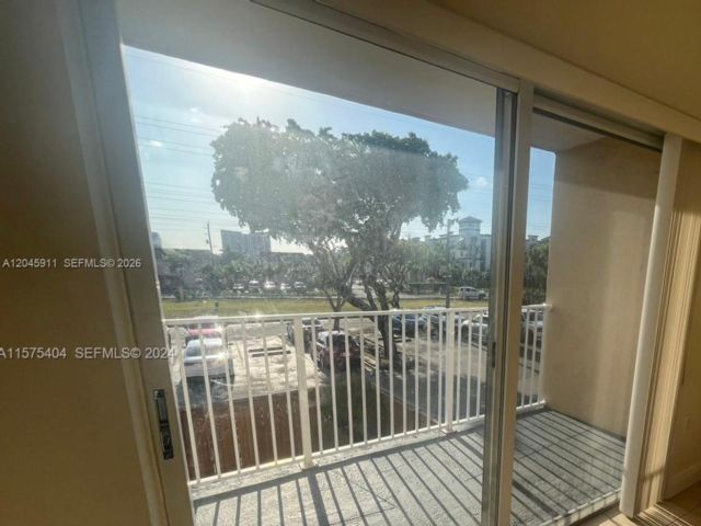  2 BR,  2.00 BTH &nbsp; style home in Miami