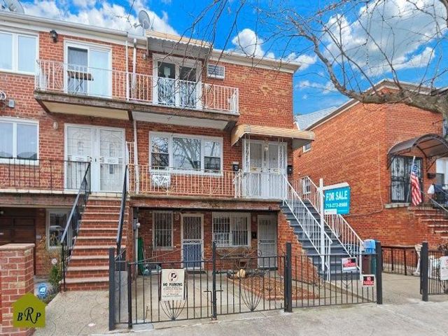  9 BR,  4.00 BTH &nbsp;Other style home in Brighton Beach