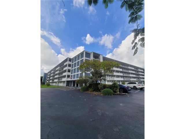 [Hollywood Real Estate, listing number 3345084]