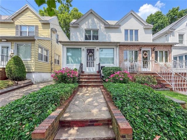  3 BR,  1.00 BTH &nbsp;Single family style home in Dyker Heights