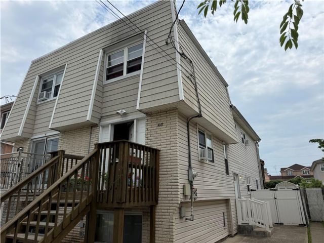  3 BR,  2.00 BTH &nbsp;Single family style home in Arrochar