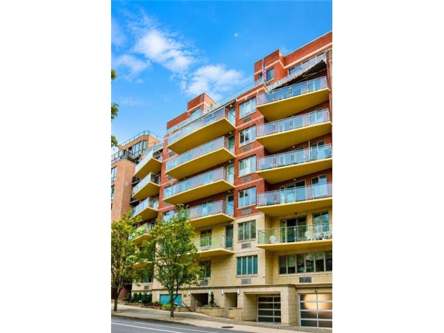  1 BR,  1.00 BTH &nbsp;Condominium style home in Bay Ridge