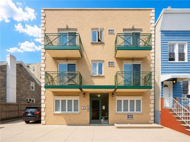 16 BR, 16.00 BTH &nbsp;Multi-family style home in Bay Ridge