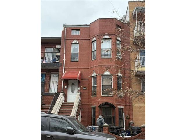 Studio,  0.00 BTH &nbsp;Multi-family style home in Sunset Park