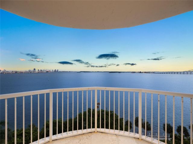  3 BR,  2.00 BTH &nbsp;Apartment style home in Miami