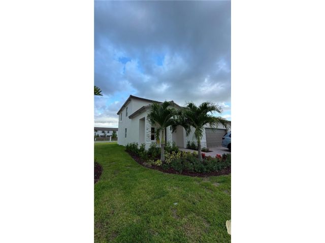  5 BR,  3.50 BTH &nbsp; style home in Homestead