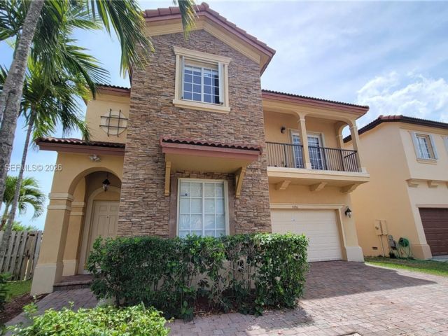  5 BR,  3.00 BTH &nbsp; style home in Miami