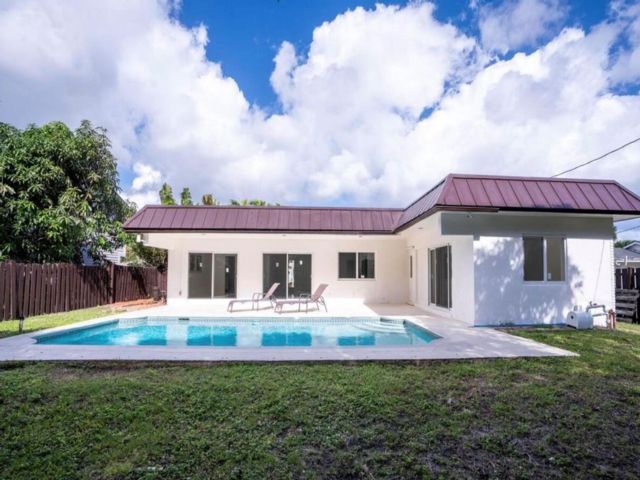  4 BR,  2.00 BTH &nbsp; style home in Boca Raton