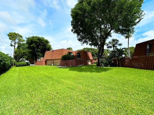  2 BR,  2.50 BTH &nbsp; style home in Delray Beach